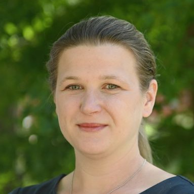 Yvette Gebert